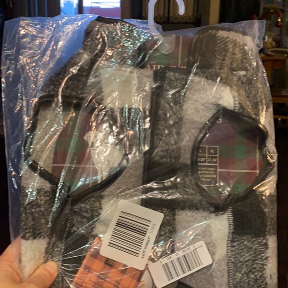 Pet Life Black Boxer Classical Plaid Insulated Dog Coat - Black - Picture 9 of 9